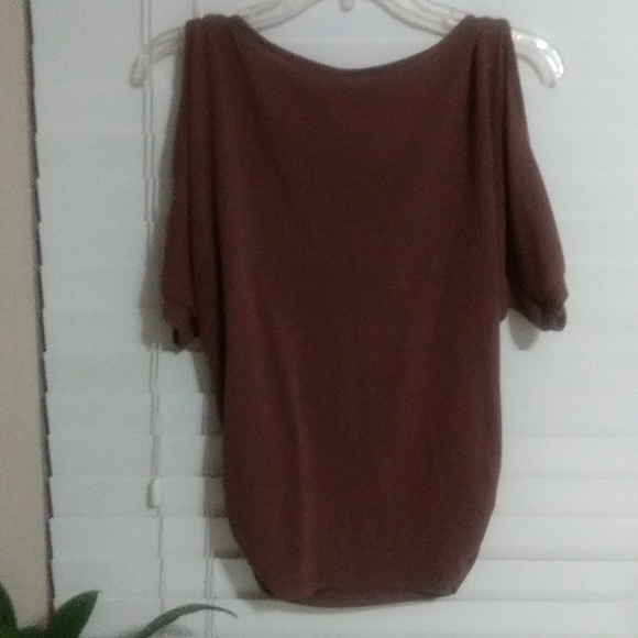 Cold Shoulder Brown Top Size XS - Picture 8 of 9
